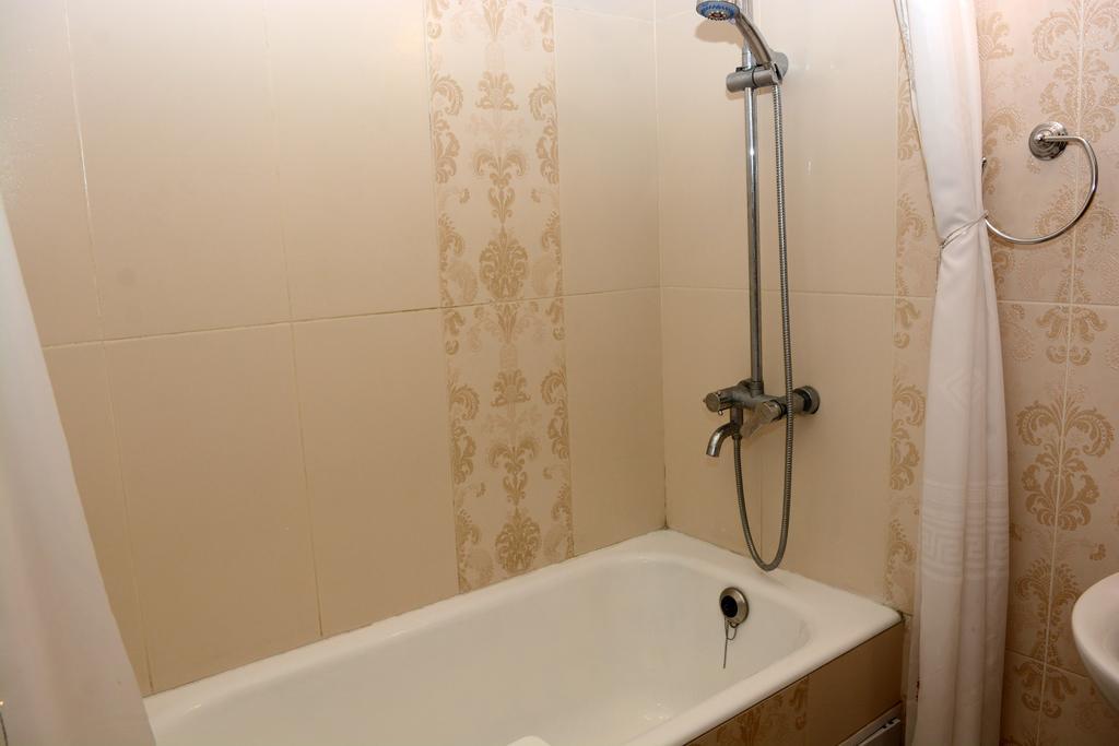 Golden Dragon Aparthotel 비슈케크 외부 사진