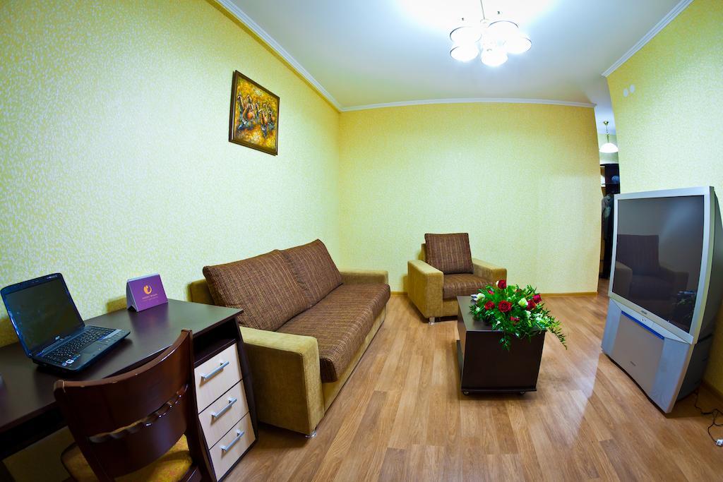 Golden Dragon Aparthotel 비슈케크 외부 사진