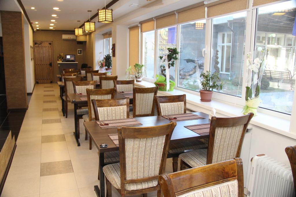 Golden Dragon Aparthotel 비슈케크 외부 사진