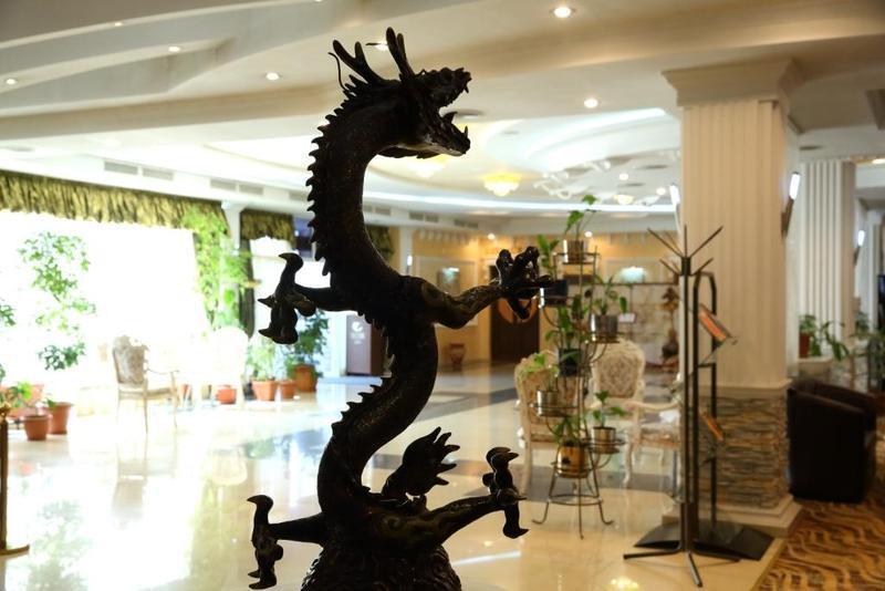 Golden Dragon Aparthotel 비슈케크 외부 사진