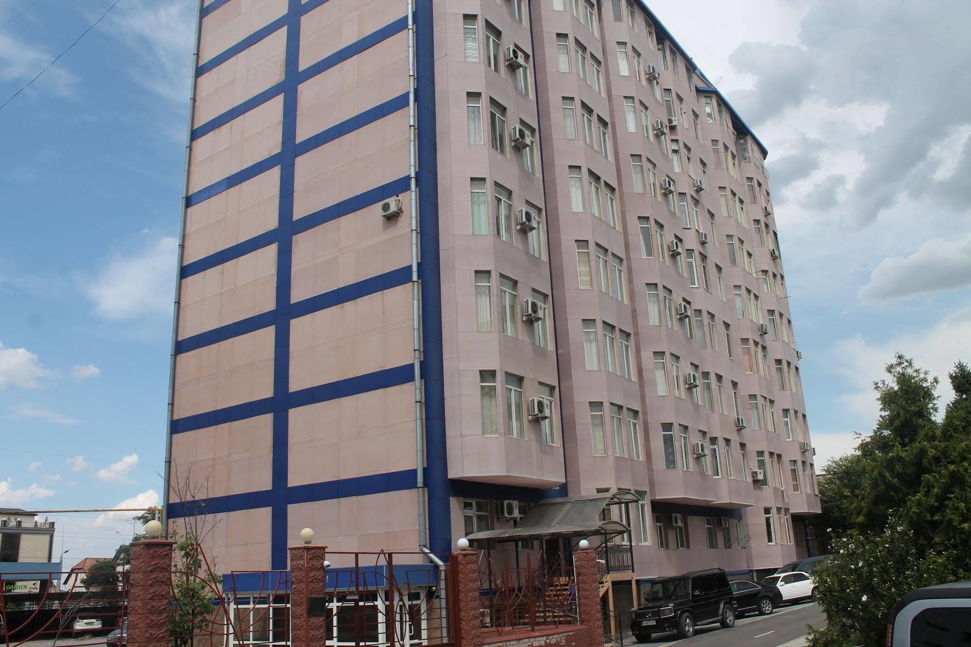 Golden Dragon Aparthotel 비슈케크 외부 사진
